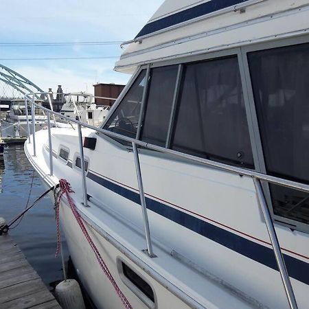 Waterfront 32' Bayliner Yacht Hotell Providence Eksteriør bilde