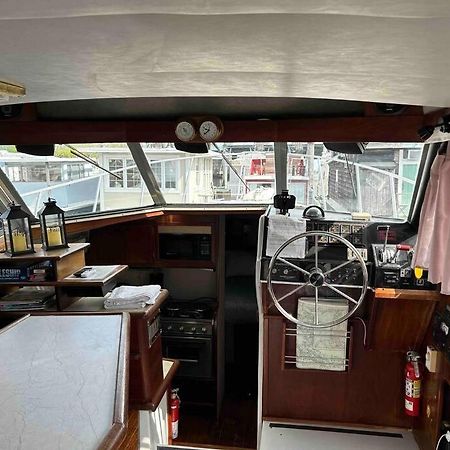 Waterfront 32' Bayliner Yacht Hotell Providence Eksteriør bilde