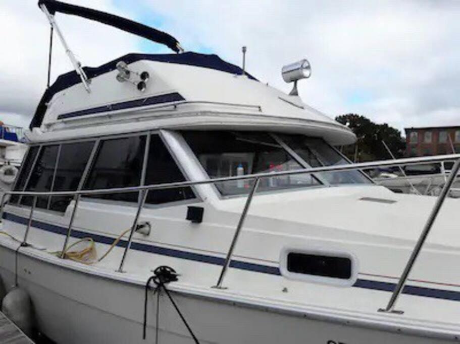 Waterfront 32' Bayliner Yacht Hotell Providence Eksteriør bilde