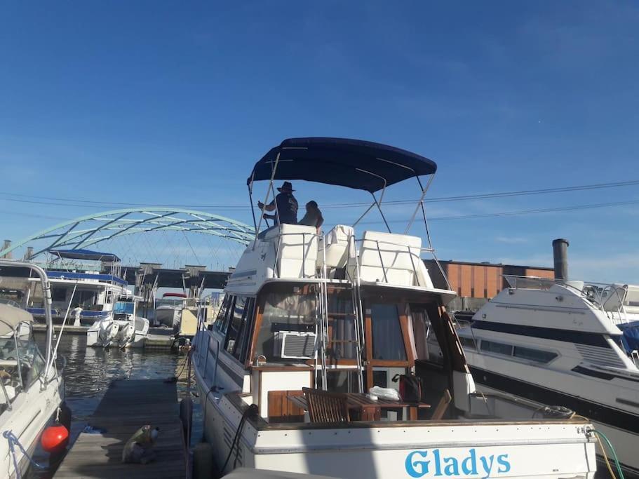 Waterfront 32' Bayliner Yacht Hotell Providence Eksteriør bilde