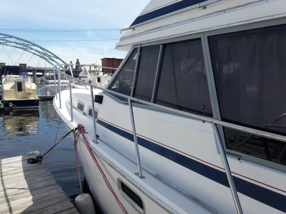 Waterfront 32' Bayliner Yacht Hotell Providence Eksteriør bilde