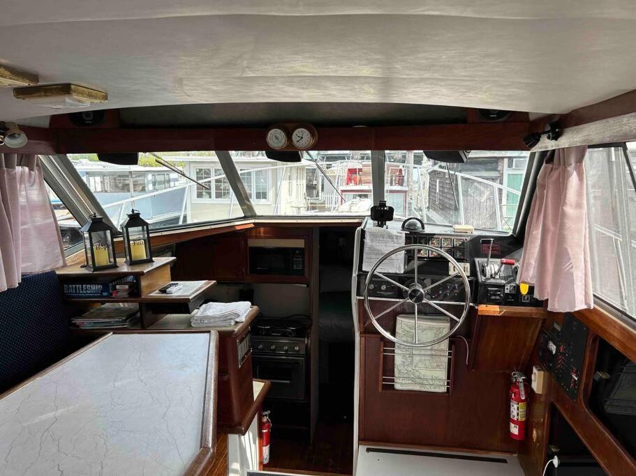 Waterfront 32' Bayliner Yacht Hotell Providence Eksteriør bilde