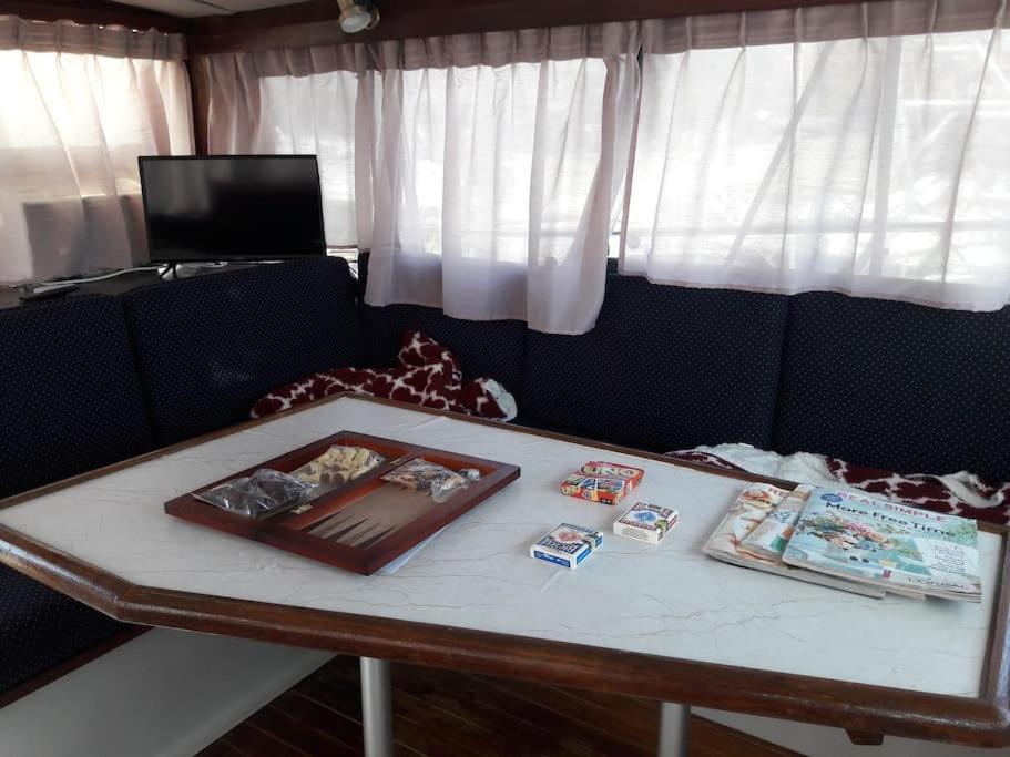 Waterfront 32' Bayliner Yacht Hotell Providence Eksteriør bilde