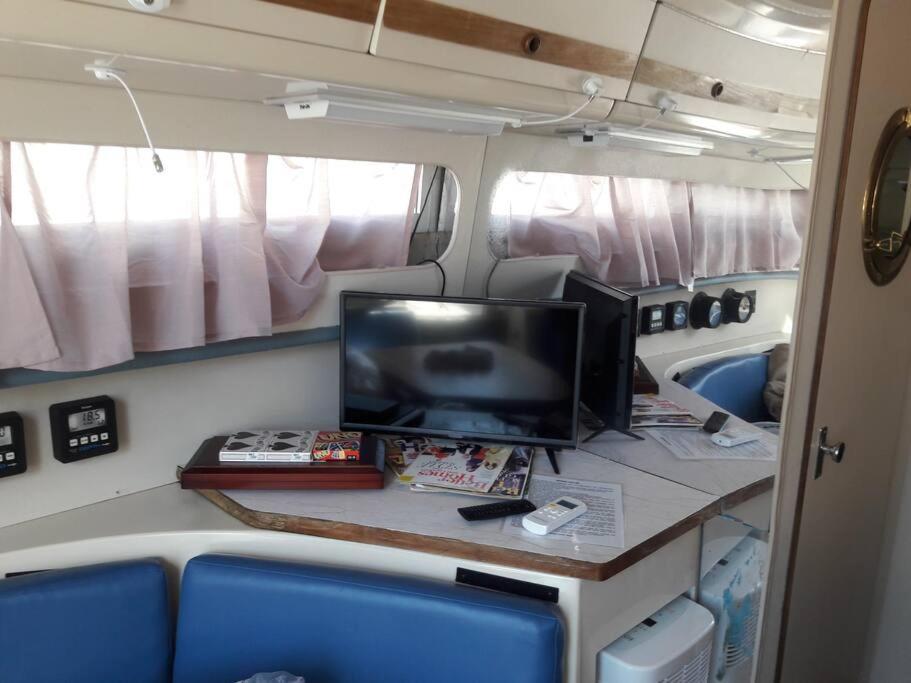 Waterfront 32' Bayliner Yacht Hotell Providence Eksteriør bilde