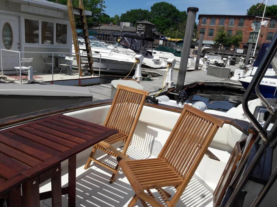 Waterfront 32' Bayliner Yacht Hotell Providence Eksteriør bilde