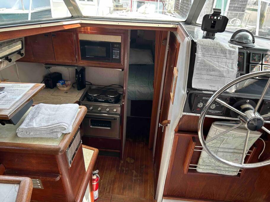 Waterfront 32' Bayliner Yacht Hotell Providence Eksteriør bilde